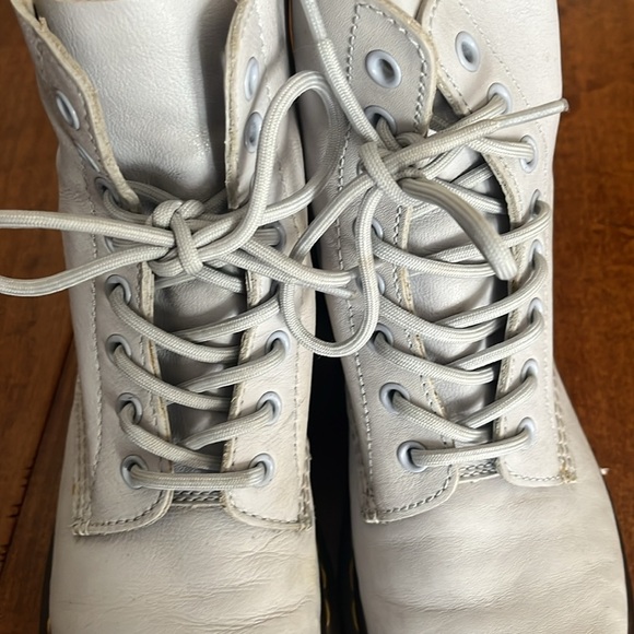 Dr. Martens Women's 1460 Pascal Mid Calf Boot Size 7 - Picture 9 of 10